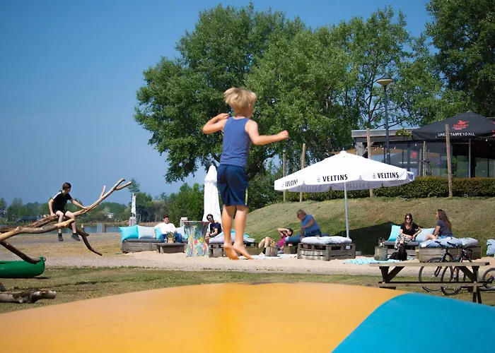 Recreatiepark Riverside Kamp alanı