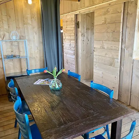 Recreatiepark Riverside Kamp alanı